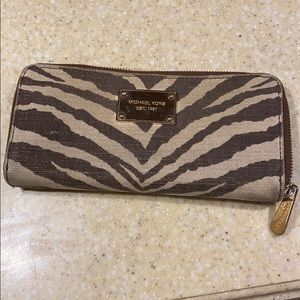 MK envelope wallet